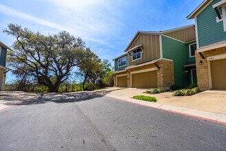 Building Photo - 516 E Slaughter Ln