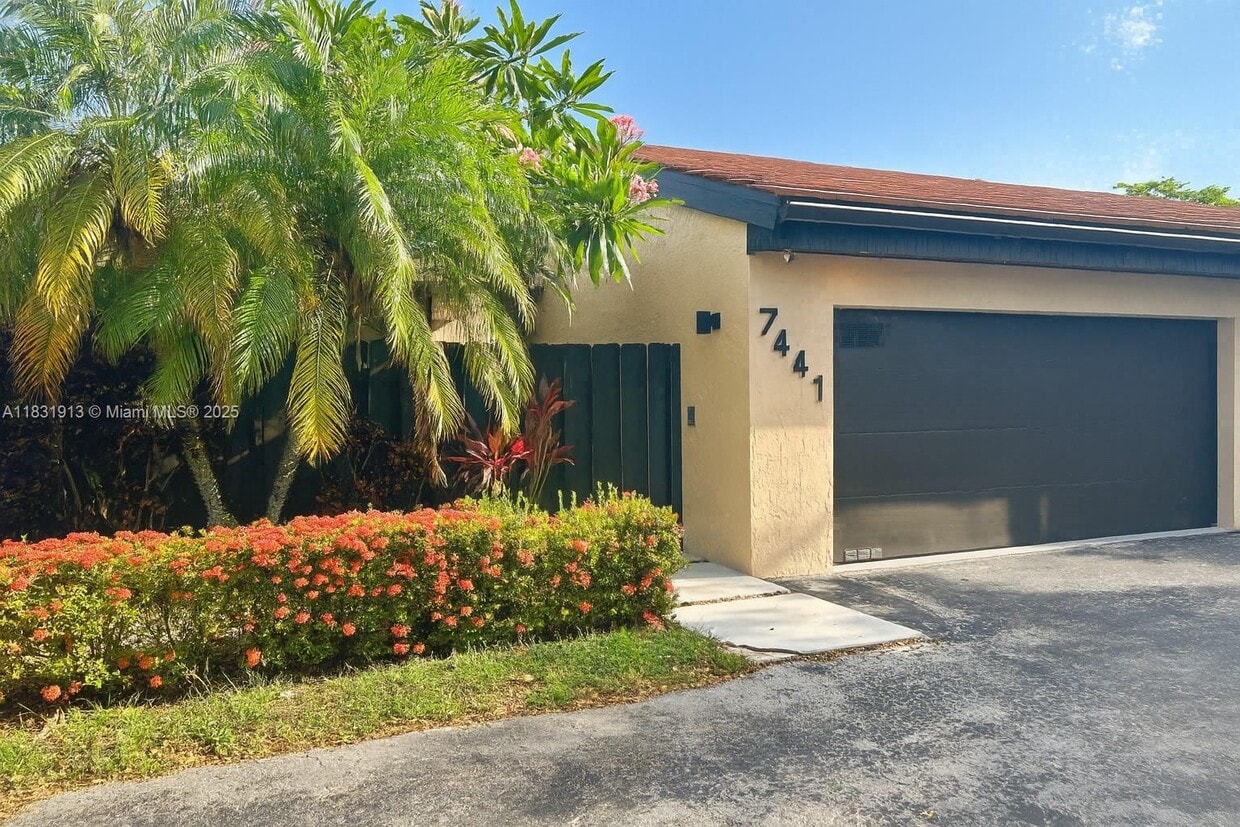 Primary Photo - 7441 Bay Hill Dr