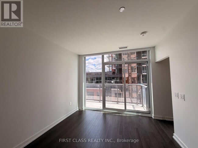 Photo du bâtiment - 4010 Eglinton Ave W