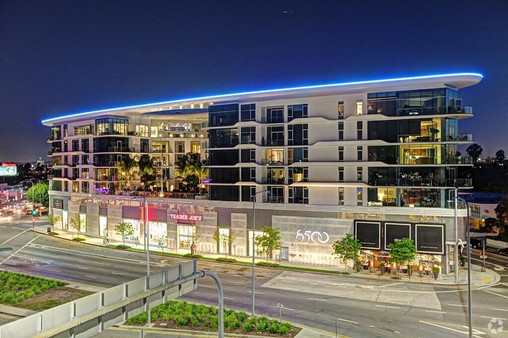 The Americana at Brand Luxury Apartments Rentals Glendale, CA