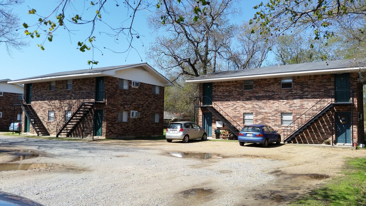 H & H Apartments - 202 Clay St