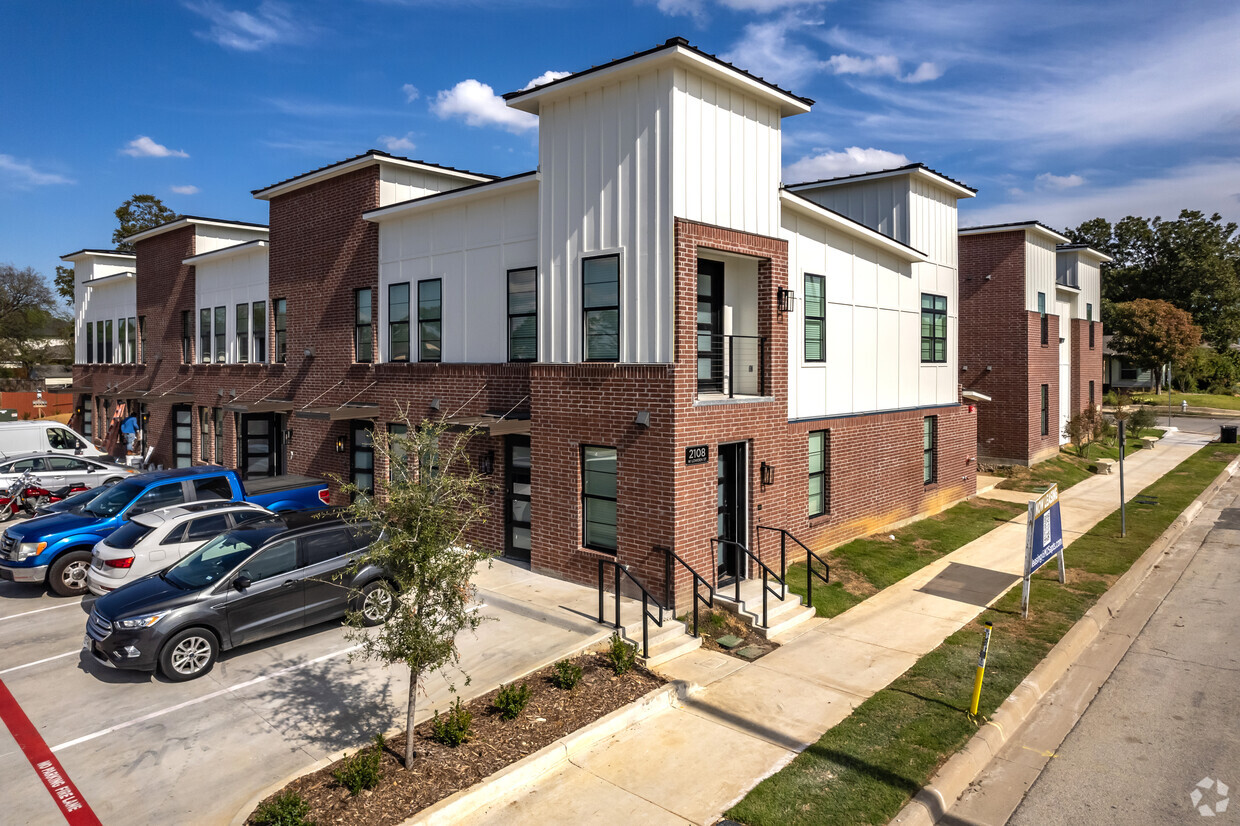 Building Photo - M25 Apartments