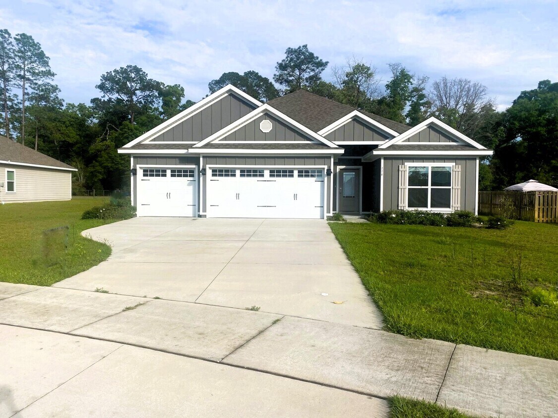 Primary Photo - 116 London Cir, Crawfordville, FL
