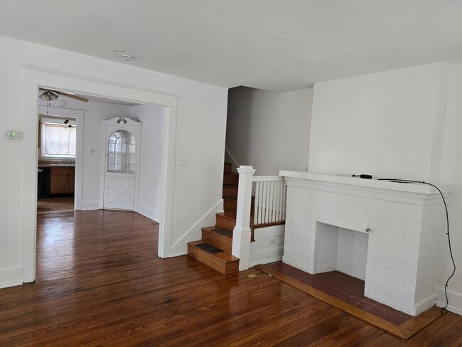Building Photo - 937 S Poplar St