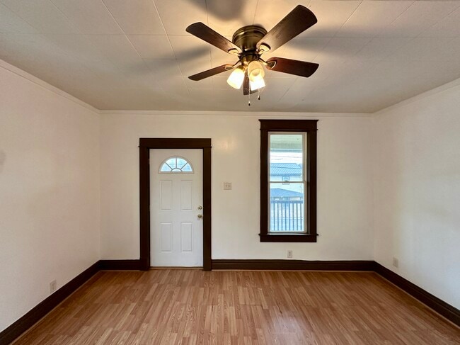 Building Photo - 154 Elmwood St