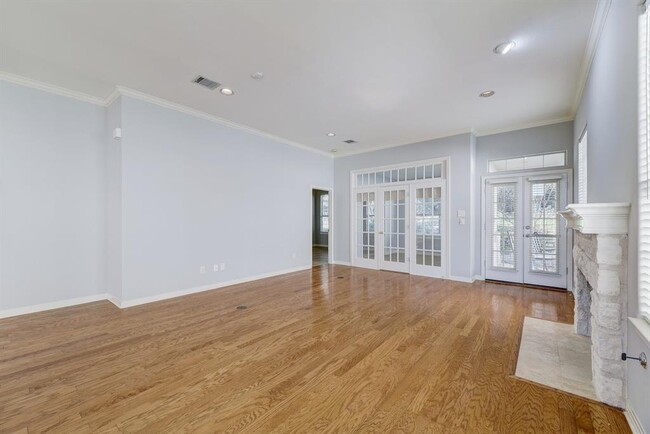Building Photo - 5406 Courtyard Dr