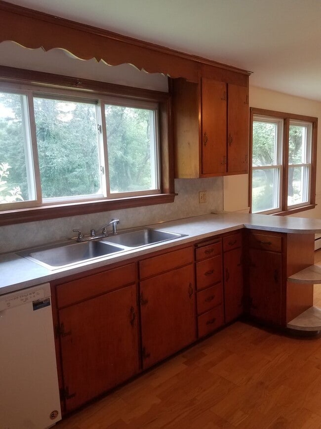 Building Photo - Available in Simsbury