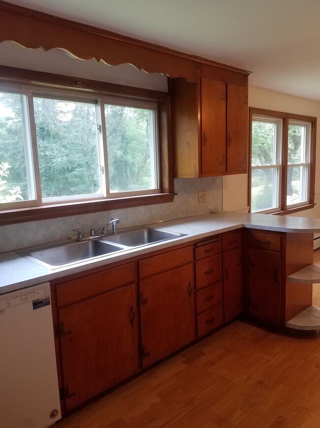 Foto del edificio - Available in Simsbury
