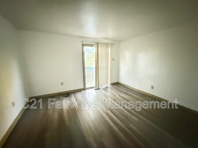Foto del edificio - 335 Dersam St