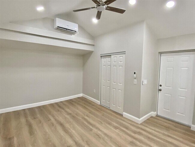 Building Photo - 426 S L St