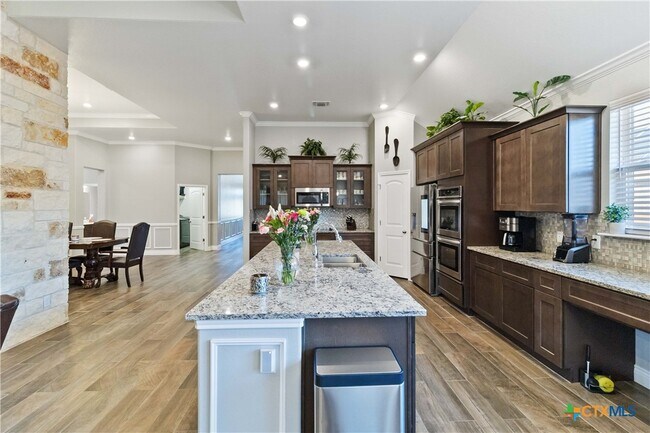 Foto del edificio - 8402 Ridge Crest Dr