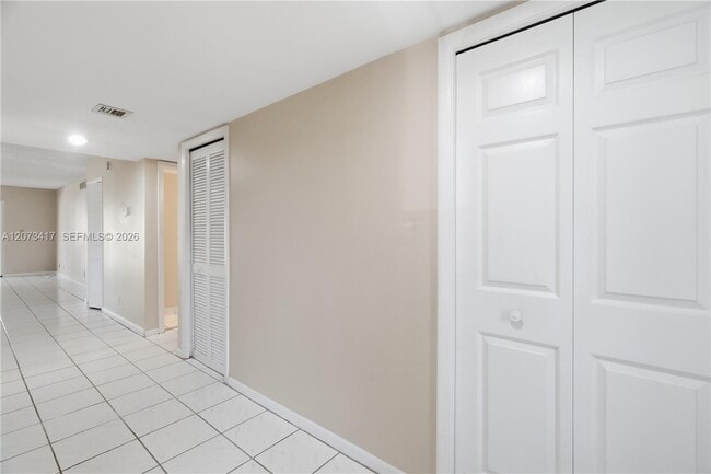 Building Photo - 16252 Laurel Dr