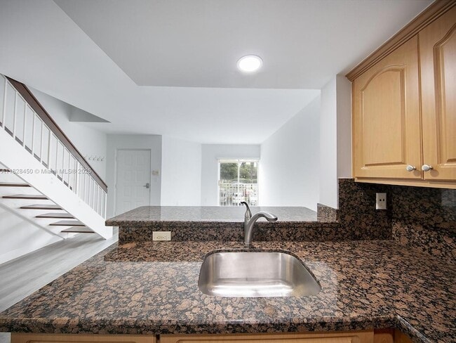 Foto del edificio - 670 NW 85th Pl