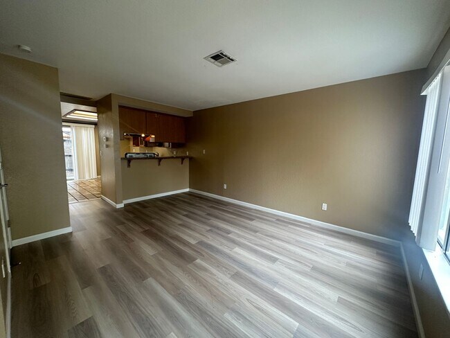 Foto del edificio - Water/Sewage/Garbage Paid