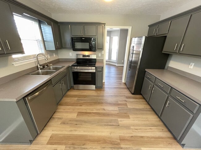Building Photo - Nice 3 Bed 3 Bath Home For Rent!