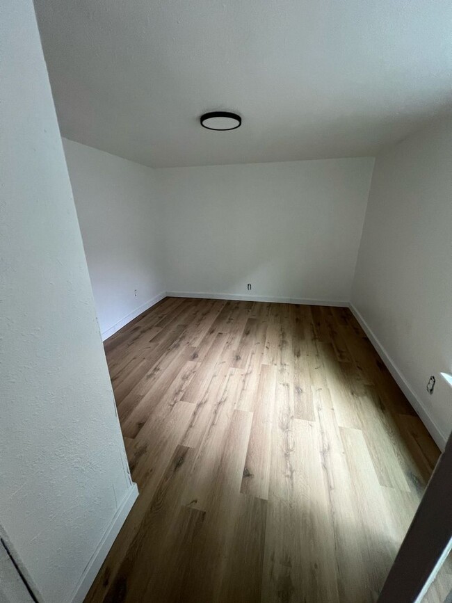 Building Photo - Section 8 Welcome – 4 Bed, 2 Bath Home Nea...