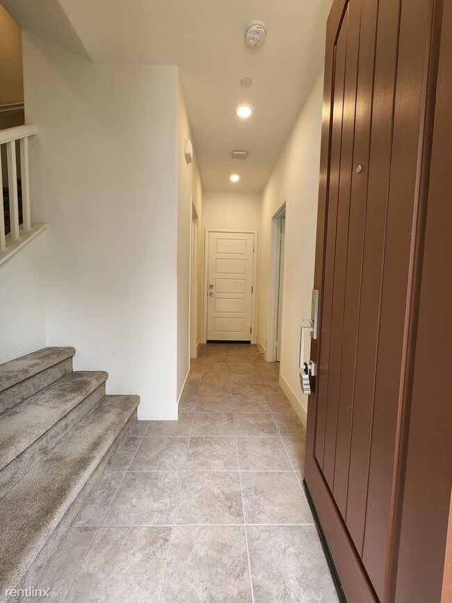Building Photo - 3 br, 3.5 bath House - Goldbark Way - 18301