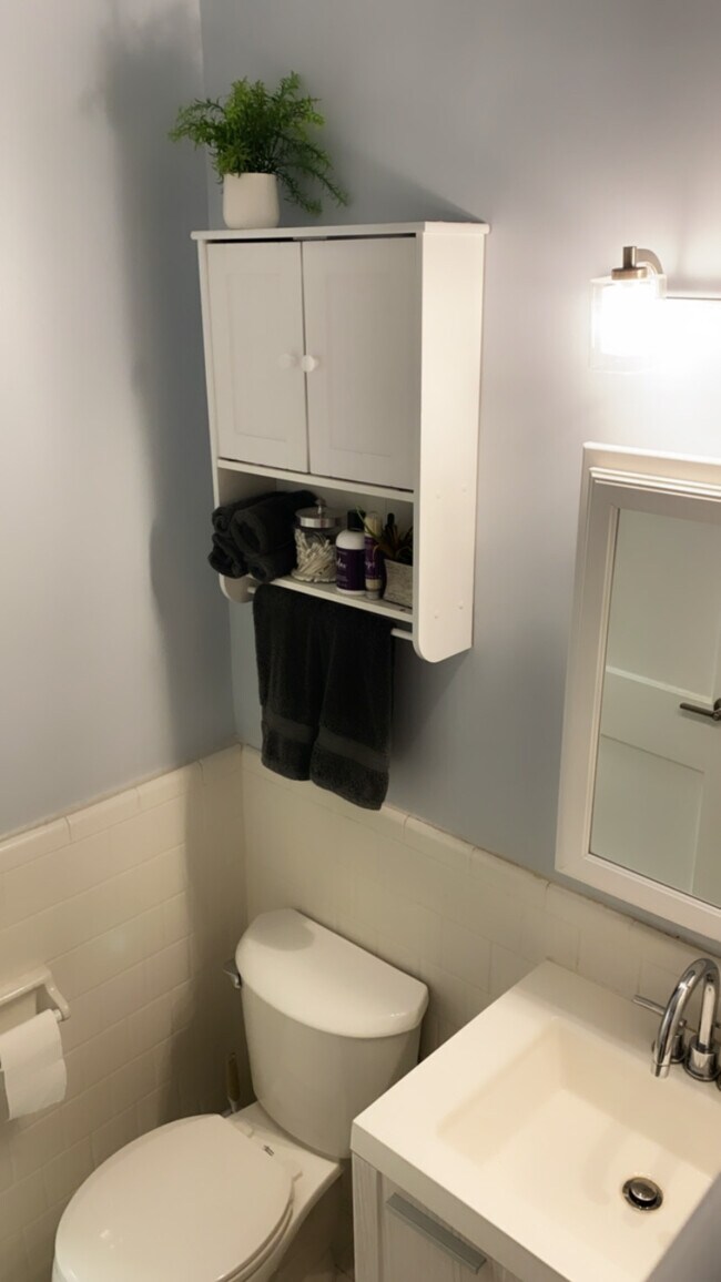 Foto del edificio - 4004 Beecher St NW