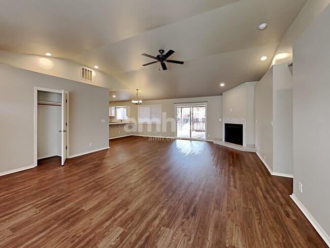 Foto del edificio - 244 W Spicewood Dr