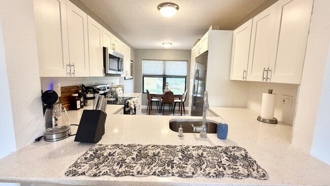 Foto del edificio - 4692 Lucerne Lakes Blvd E