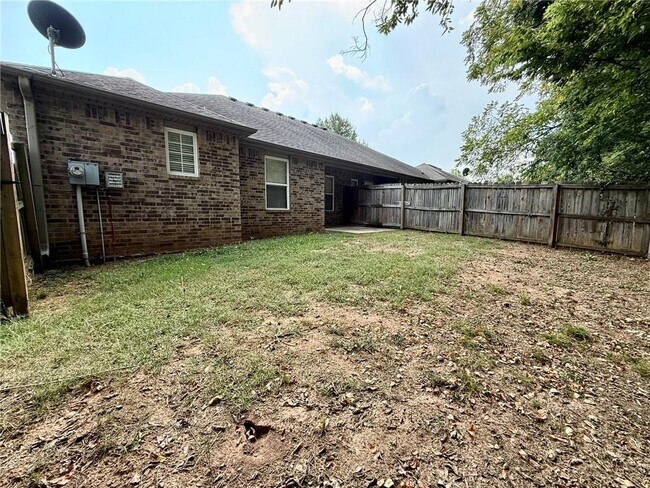 Foto del edificio - 812 Oakwood Ct