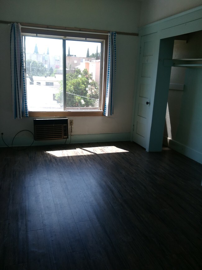 1112 Elden Ave Los Angeles Ca 90006 Apartment For Rent In 2 Weeks Ago Home California Los Angeles 1112 Elden Ave Primary Photo