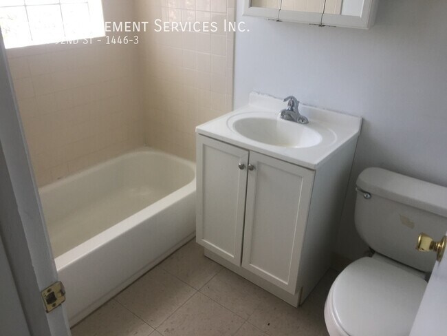 Foto del edificio - 1446 W 92nd St