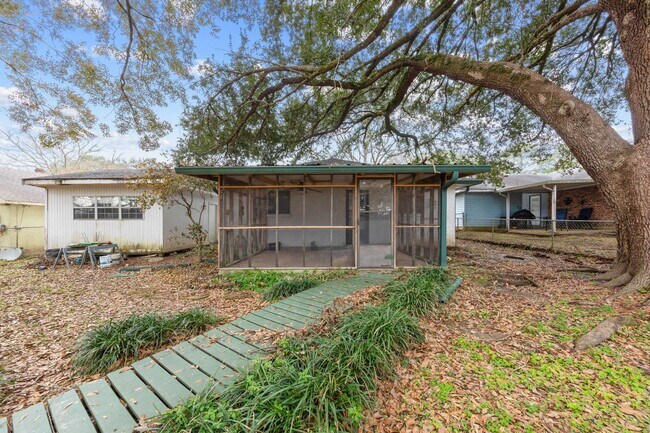 Foto del edificio - COMING APRIL 1ST!  NEWLY REMODELED HOME!