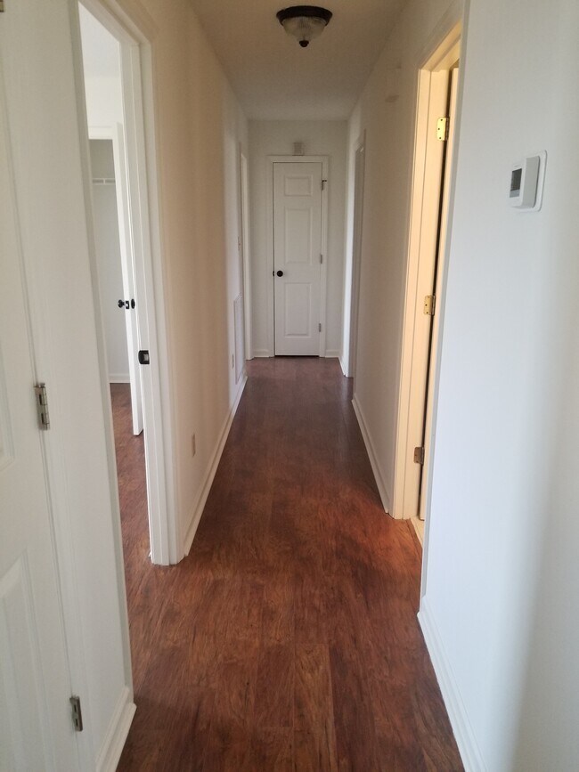 Foto del edificio - 210 Crystal Springs Cir