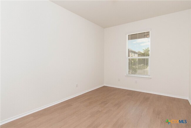 Foto del edificio - 661 Bailey Park Dr
