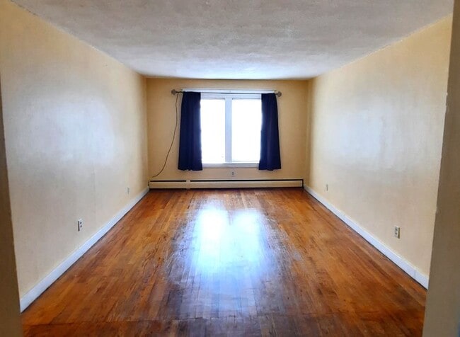 LIVING ROOM - 228 Squires Ave