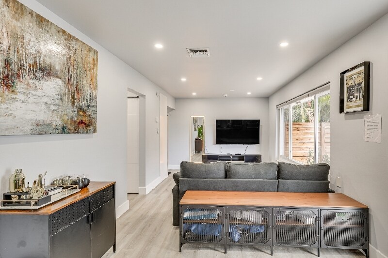 Foto principal - 1619 NE 25th St