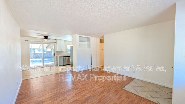 Foto del edificio - 3003 Gomer Ave