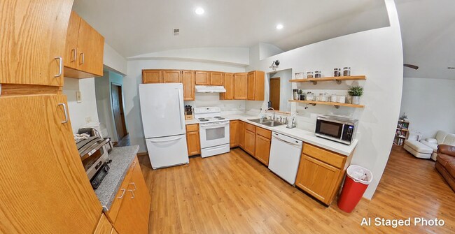 Foto del edificio - Close to Fort Riley Blvd + Two Car Garage + Pet-Friendly + Washer & Dryer Included! Available Aug...