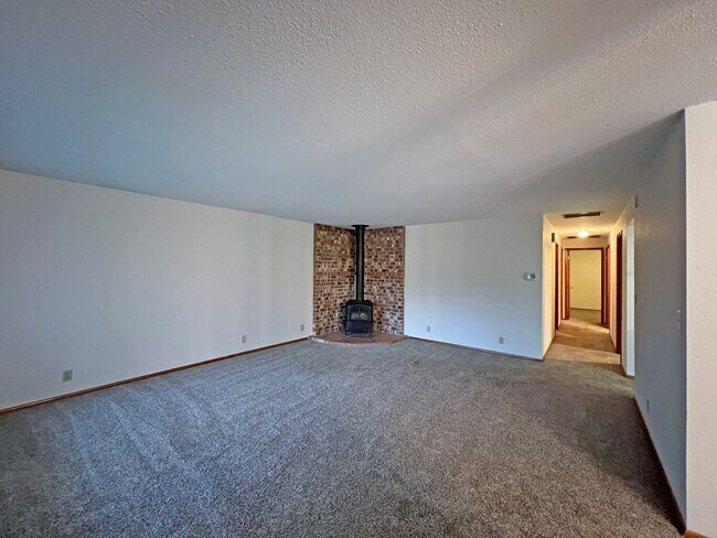 Foto del edificio - Adorable Three Bedrooom in Edgewood