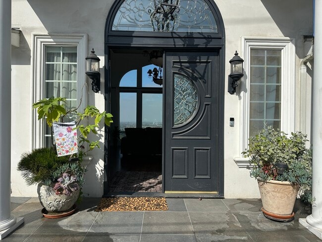 Main entrance - 11832 S Circle Dr