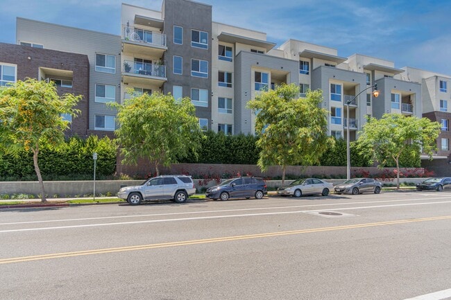 Building Photo - 12655 Bluff Creek Dr