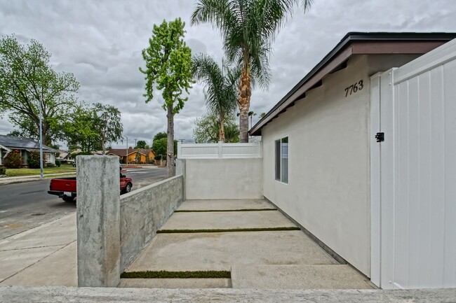 Foto del edificio - NEWLY BUILT, LUXURIOUS & BRIGHT, 1BR1BA AD...