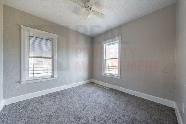 Building Photo - 987 Evangeline Rd