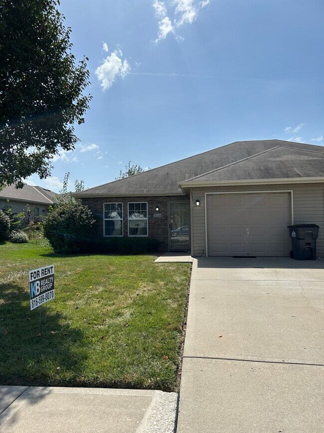 Building Photo - 132 SE Rock Garden Ln
