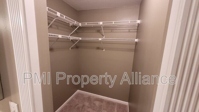 Foto del edificio - 4939 Walden Cir