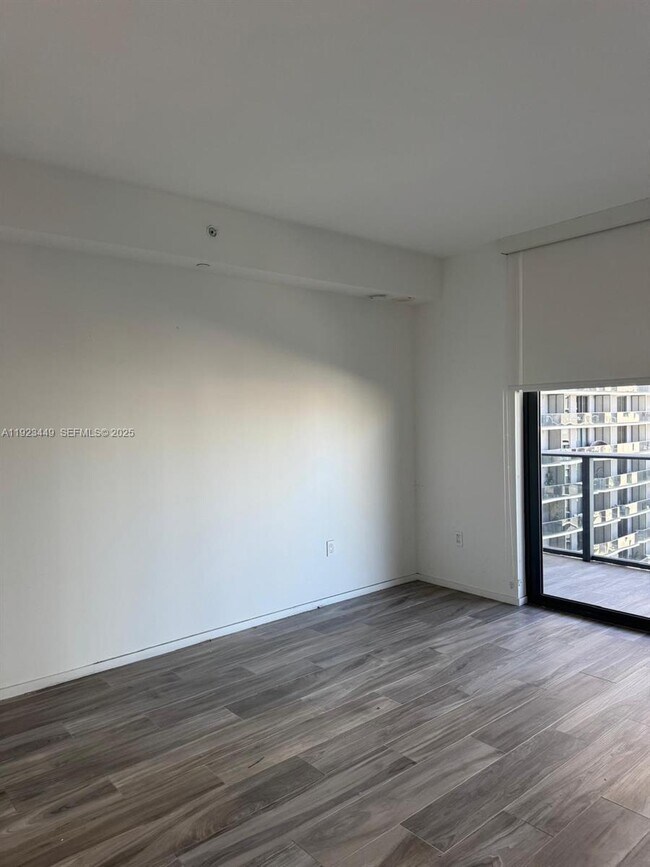 Building Photo - 801 S Miami Ave