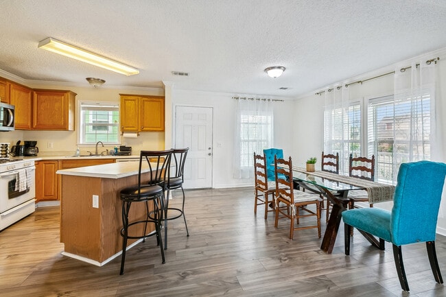 Building Photo - 4416 Dreux Ave