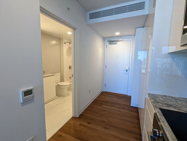 Building Photo - New Fully Furnished High Floor luxurious Studio with 1-Parking at 'A'ali'i