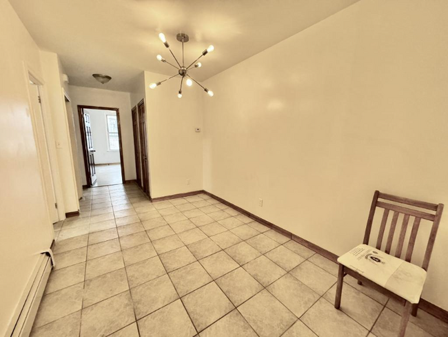 Foto del edificio - 2438 E 22nd St