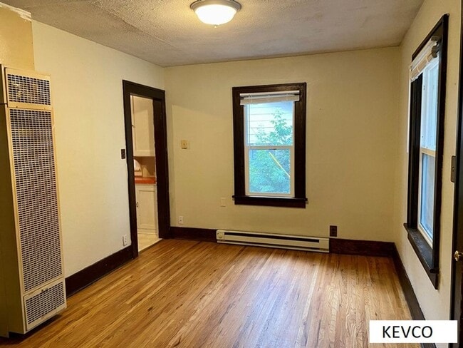 Building Photo - 208 E Pitkin St