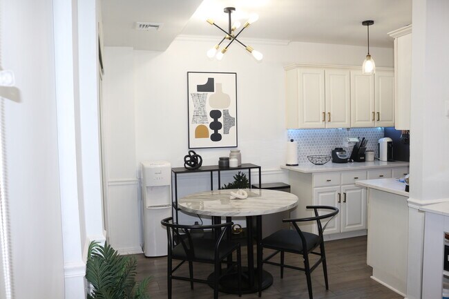 Dining Room - 460 River Rd