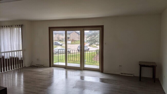 Building Photo - 15409 Begonia Ct