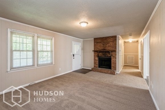 Building Photo - AVAILABLE NOW! - 642 Park Circle, Lincolnt...