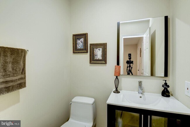 Foto del edificio - 5812 Edson Ln